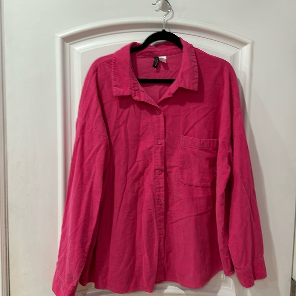 H&M Divided hot pink corduroy fabric bottom down shirt size extra large